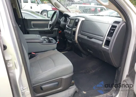 2018 Ram 1500 Slt 4X4 6'4 Box z USA, uszkodzony, nr VIN 1C6RR7GG0JS120371